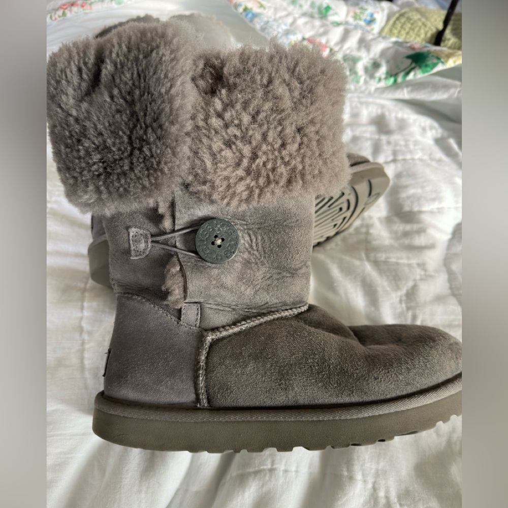 Ugh women’s gray boots